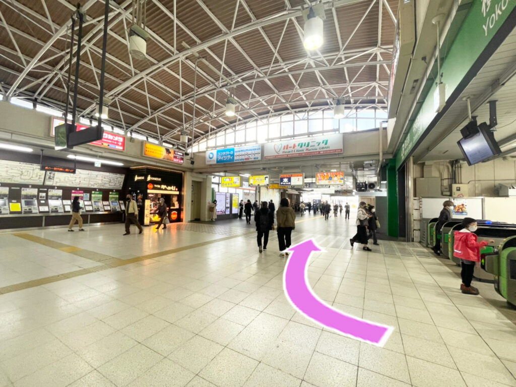 JR町田駅「中央改札口」を出て右に曲がり直進します