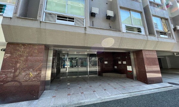 この建物の208号室がハイジ名古屋金山店になります！