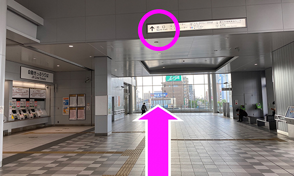愛知県の春日井駅改札を出て北口に向かいます