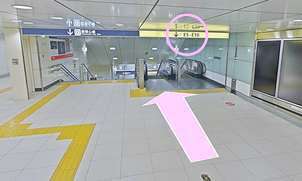 東京メトロ新宿三丁目駅各線改札を出て「E7出口」方面へ向かいます