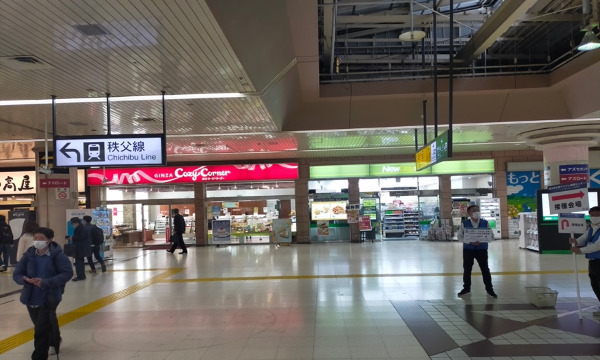 熊谷駅改札を出て右へ　北口方面出口へ
