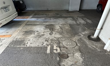 駐車枠は入ってすぐ左手の「１５番」になります。