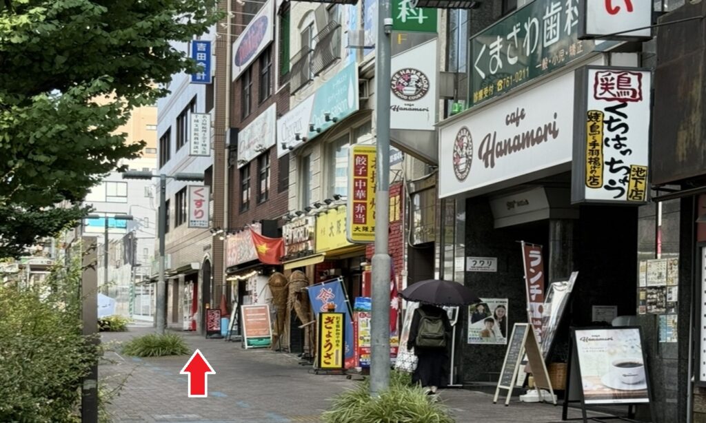 左折したらそのまま直進します。