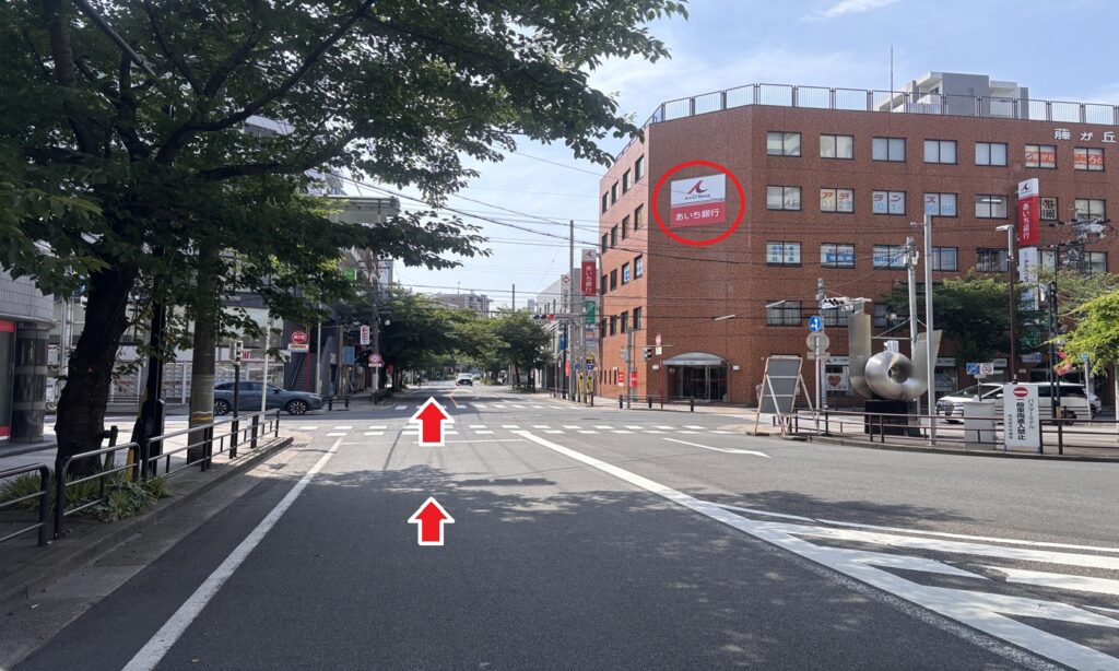 愛知銀行さんを右手に直進