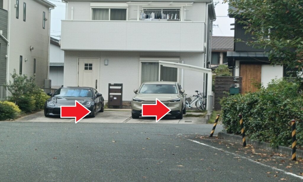 正面にでてくる民家を右折