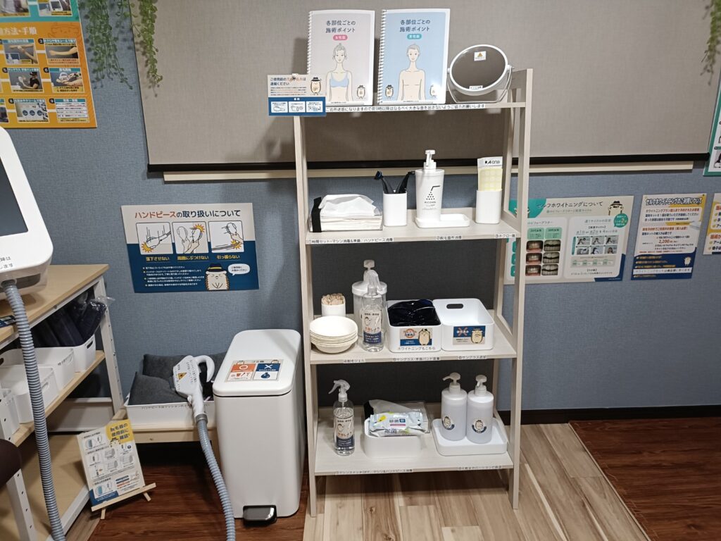 施術に必要な備品は全て揃っております。ペア利用の際にはタオルをご持参いただくと便利です。