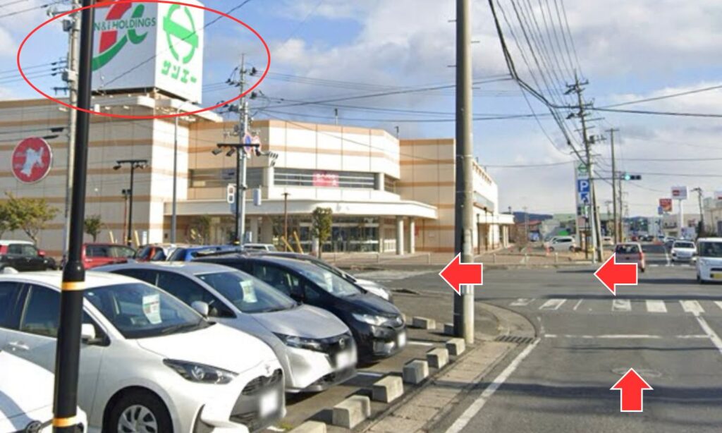 サンエー 石巻あけぼの店のある交差点を 左折し、約150m直進します。