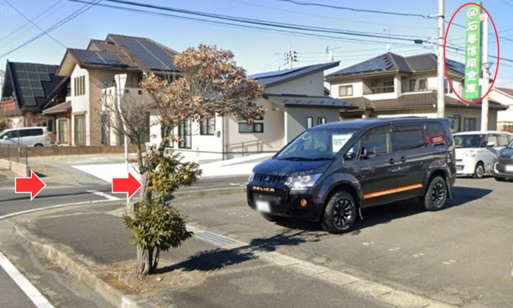 右手に 石巻信用金庫の看板が見えたら 右折し、約250m直進します。