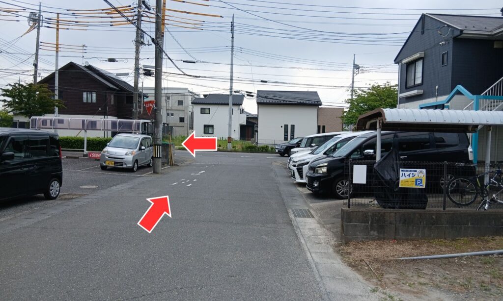 お店へ。T字路を左に戻ります。