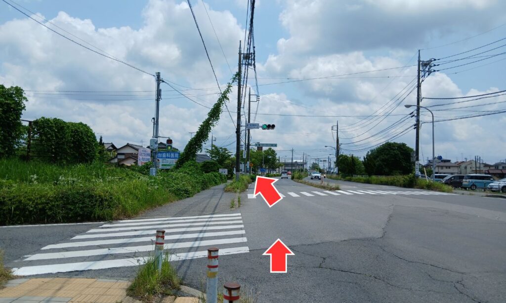 西消防署前交差点を左へ曲がってまっすぐ。